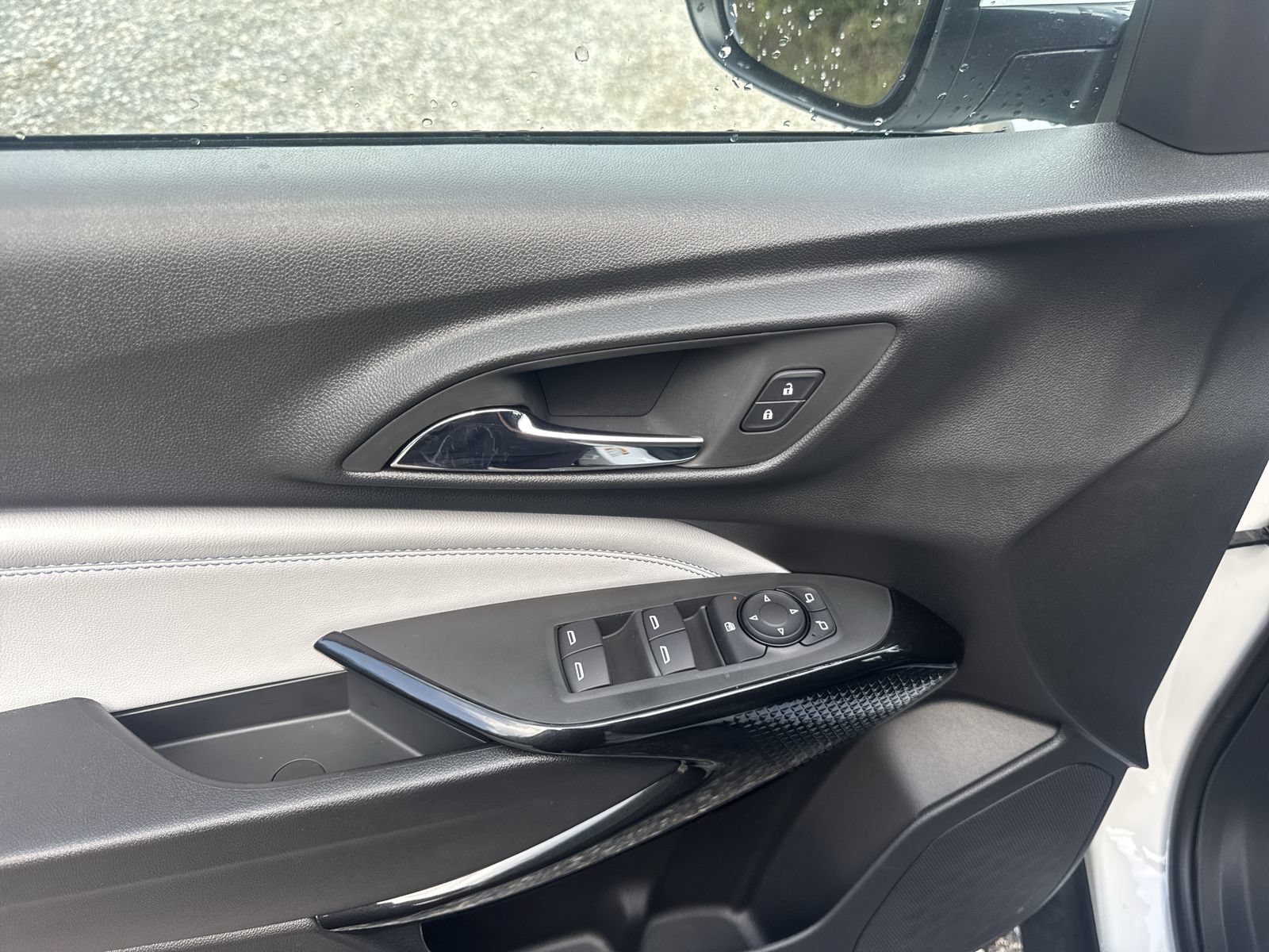 New 2026 Chevrolet Trax LT w/ LT Convenience Package FWD image 16
