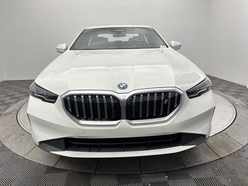 New 2026 BMW i5 eDrive40 AWD/4WD image 14