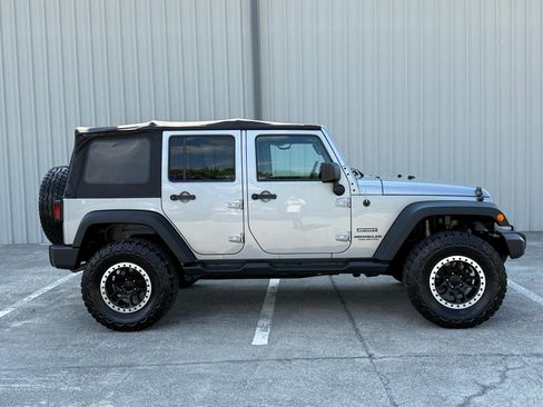 Used 2014 Jeep Wrangler Unlimited Sport w/ Quick Order Package 24S AWD/4WD image 4
