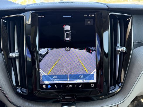 Certified 2023 Volvo XC60 B5 Ultimate w/ Protection Package Premier image 23