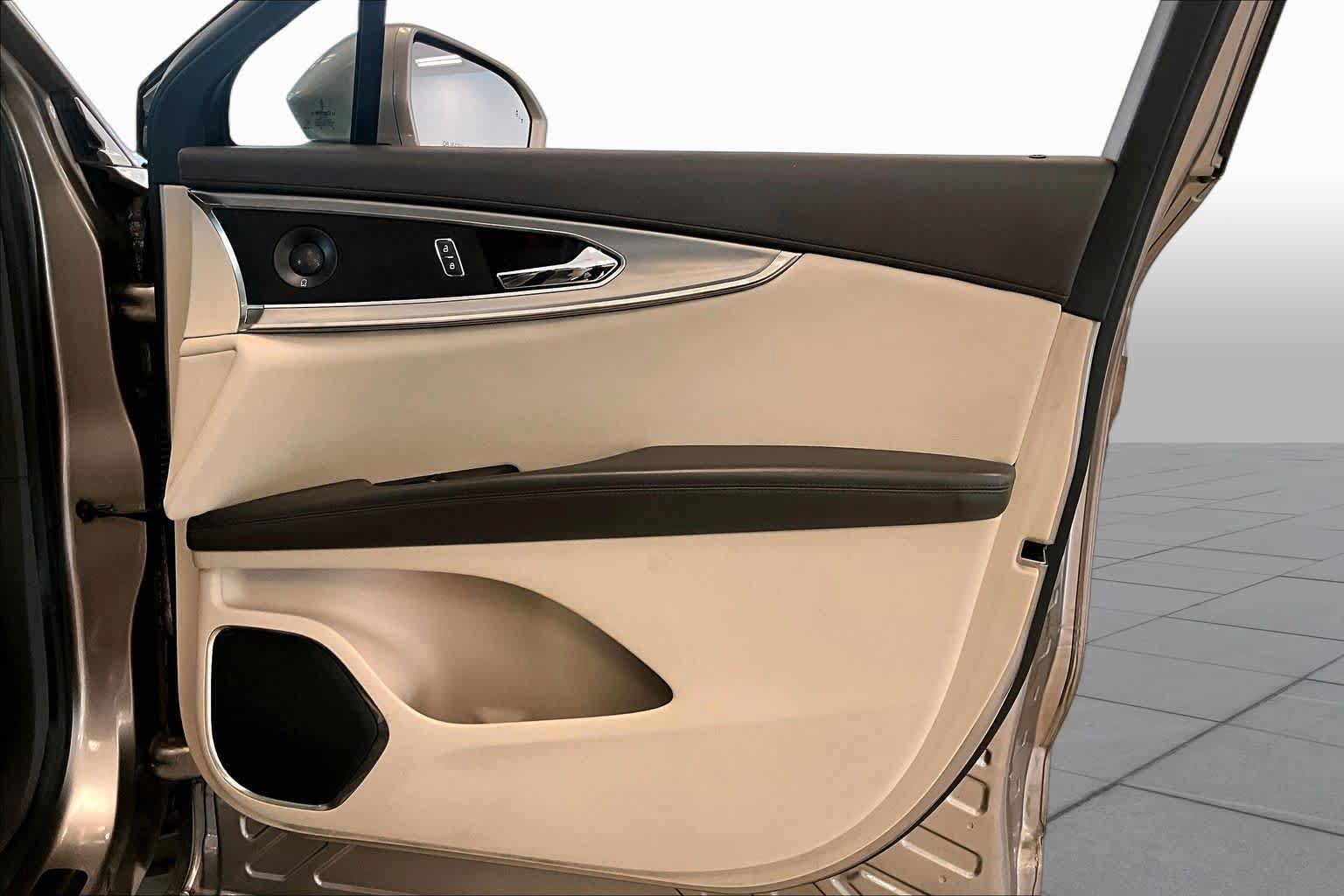 Used 2019 Lincoln Nautilus Reserve FWD image 21