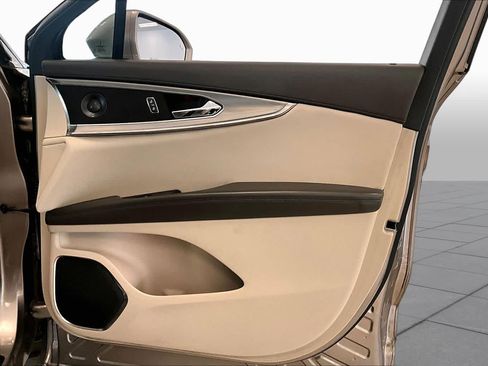 Used 2019 Lincoln Nautilus Reserve FWD image 21