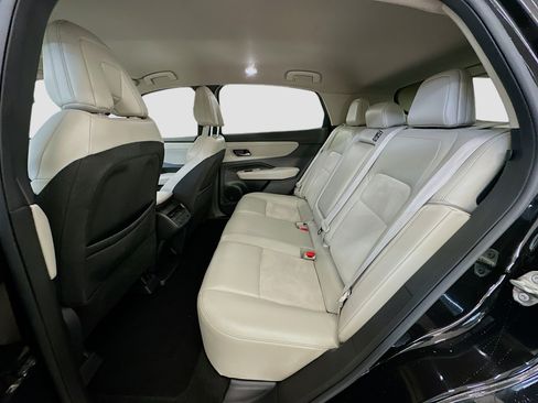 Used 2023 Nissan Ariya FWD image 29