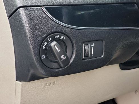 Used 2018 Dodge Grand Caravan SXT FWD image 8