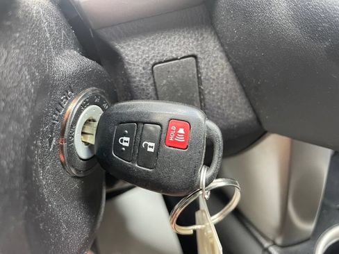 Used 2014 Toyota RAV4 XLE FWD image 25