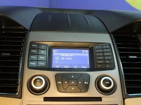 Used 2017 Ford Taurus SE image 20