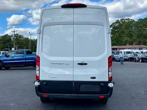 Used 2018 Ford Transit 250 148 High Roof image 7
