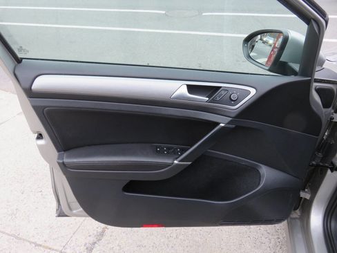 Used 2017 Volkswagen Golf Wolfsburg Edition image 24