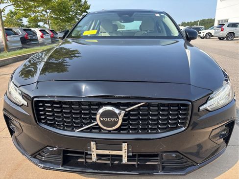 Used 2024 Volvo S60 B5 Core FWD image 5