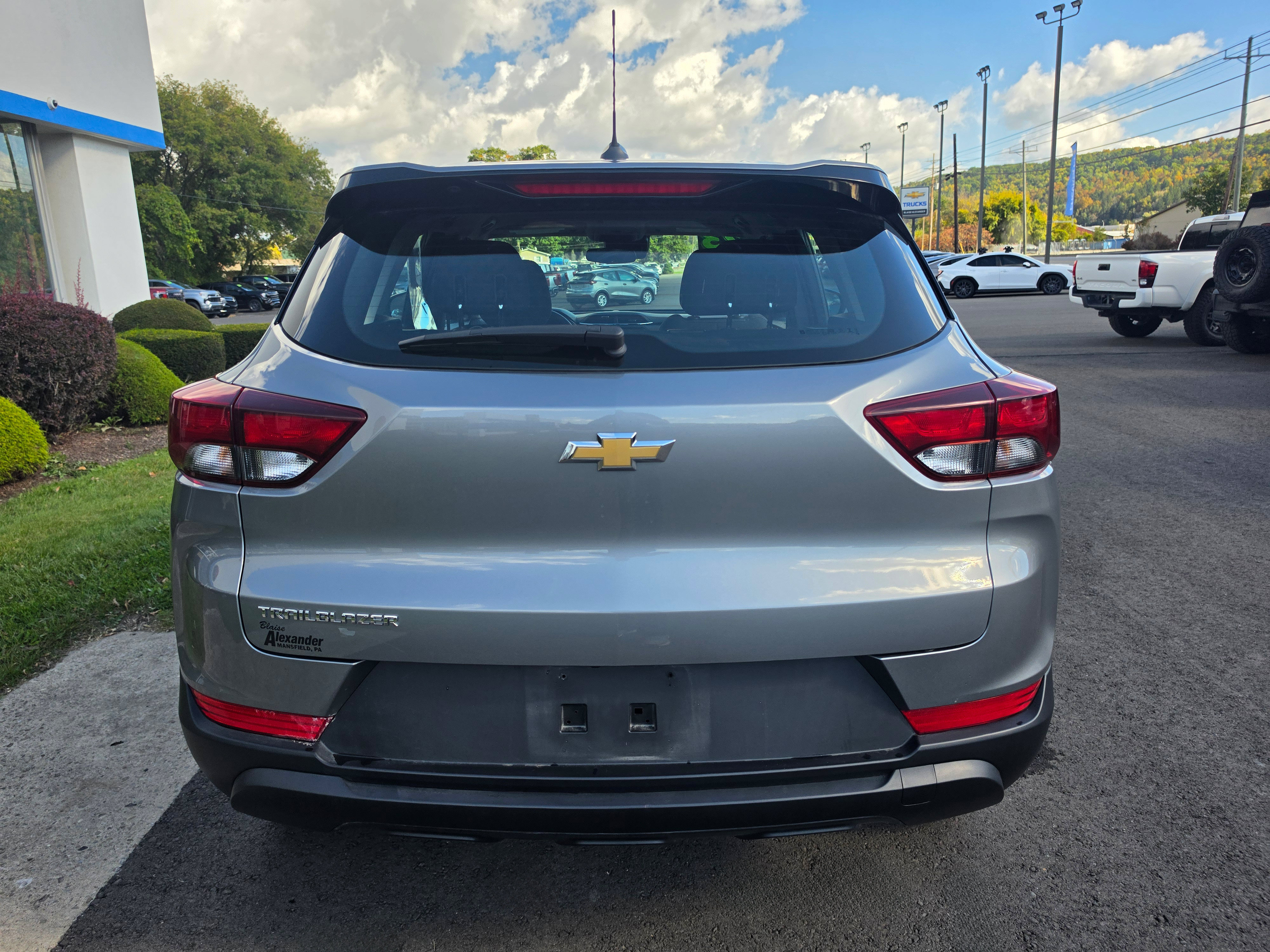 Used 2023 Chevrolet TrailBlazer LS FWD image 4