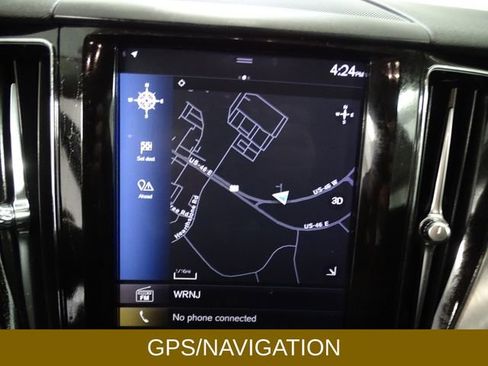 Used 2018 Volvo XC60 T5 Momentum w/ Vision Package image 14