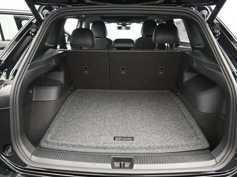 New 2026 Volkswagen Tiguan SE R-Line AWD/4WD image 12