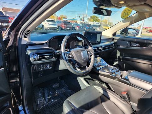 Used 2021 Lincoln Nautilus Standard w/ Equipment Group 101A image 2