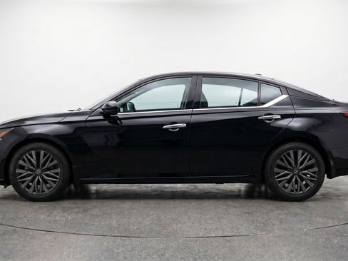 Used 2025 Nissan Altima 2.5 SV FWD image 5