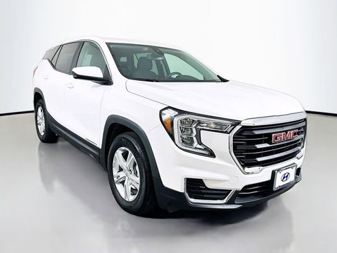 Used 2024 GMC Terrain SLE image 3