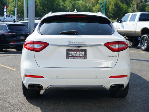 Used 2017 Maserati Levante w/ Luxury Package AWD/4WD image 5