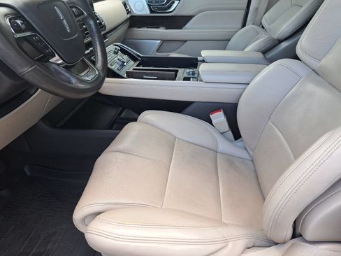 Used 2021 Lincoln Navigator Reserve w/ Luxury Package RWD image 17