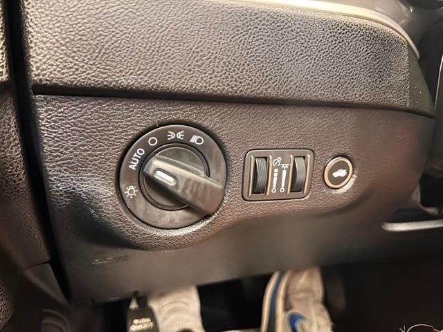 Used 2022 Dodge Charger SXT RWD image 19