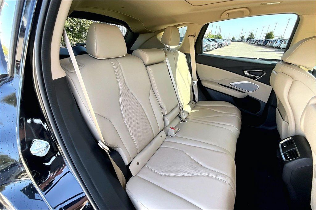 Used 2023 Acura RDX w/ Technology Package FWD image 32