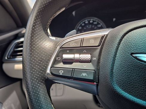 Used 2025 Genesis G70 2.5T RWD image 20
