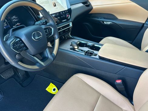 Used 2025 Lexus RX 350h w/ Convenience Package AWD/4WD image 7