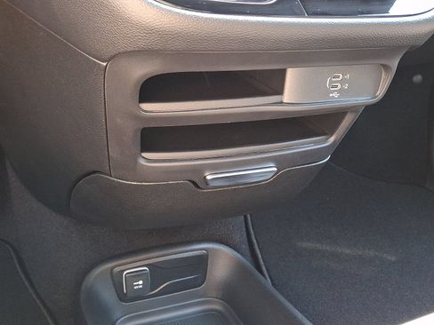 New 2027 Chrysler Pacifica LX FWD image 12