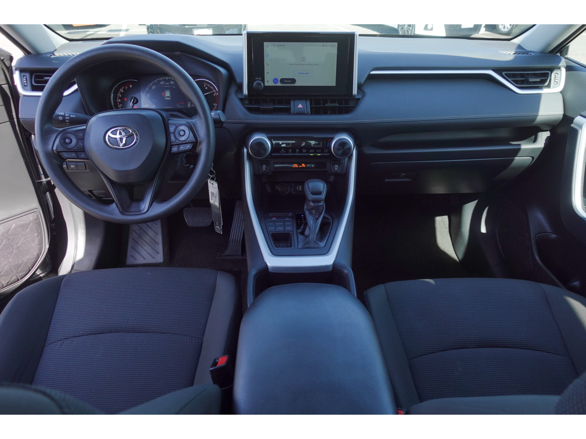 Used 2025 Toyota RAV4 LE AWD/4WD image 21