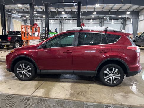 Used 2018 Toyota RAV4 LE image 8