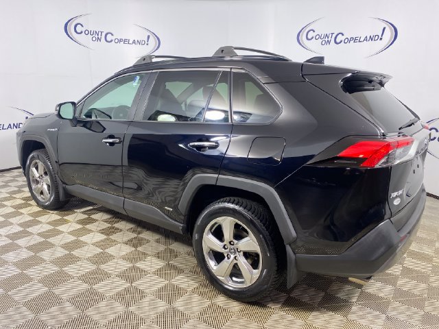 Certified 2020 Toyota RAV4 Limited w/ Limited Grade Weather Package AWD/4WD image 4