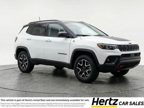 Used 2025 Jeep Compass Trailhawk AWD/4WD image 1