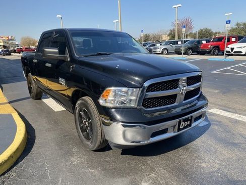 Used 2022 RAM 1500 Classic SLT image 2