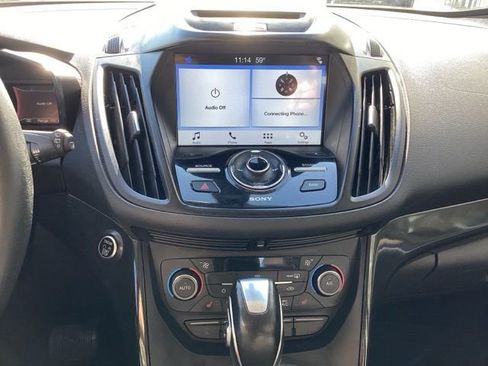 Used 2017 Ford C-MAX Energi Titanium FWD image 19