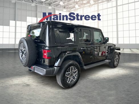 Used 2024 Jeep Wrangler Unlimited Sahara AWD/4WD image 5