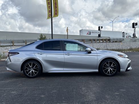 Used 2024 Toyota Camry SE FWD image 2