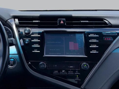 Used 2019 Toyota Camry SE w/ Convenience Package FWD image 7