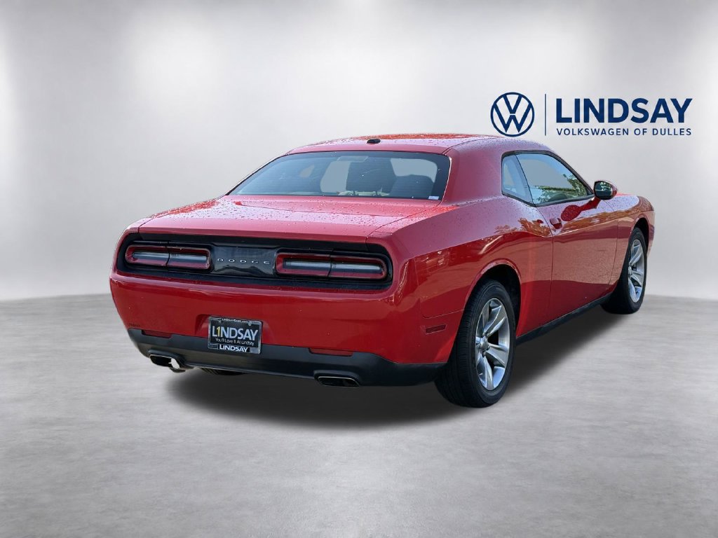 Used 2015 Dodge Challenger SXT RWD image 2