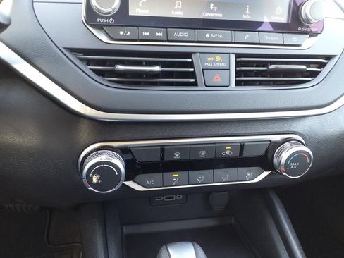 Used 2025 Nissan Altima 2.5 S FWD image 13