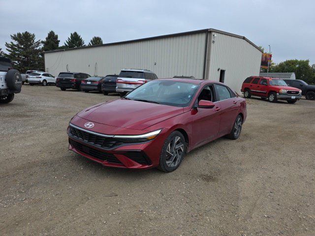 Used 2025 Hyundai Elantra SEL FWD image 5
