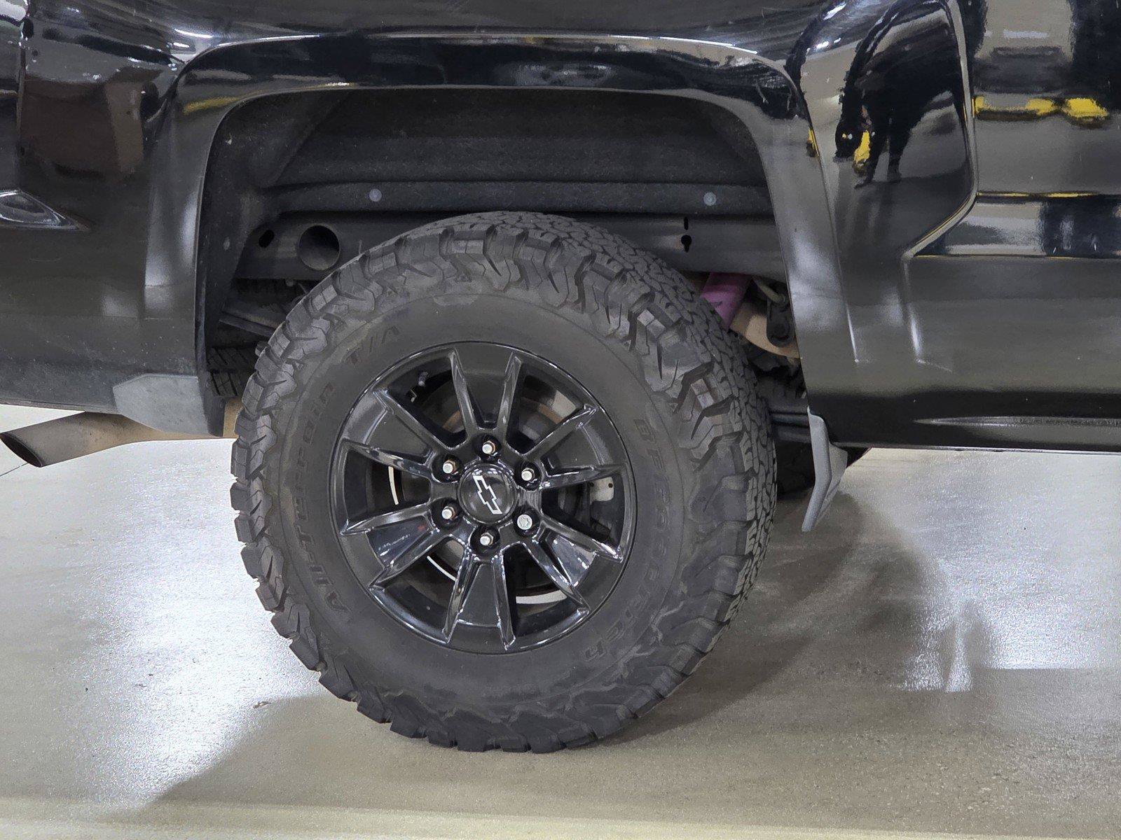 Used 2017 Chevrolet Silverado 1500 LT w/ Redline Edition AWD/4WD image 9