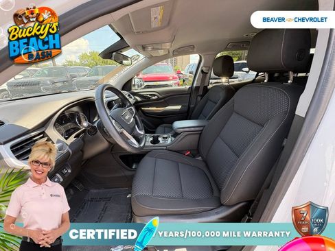 Used 2022 GMC Acadia SLE w/ Driver Convenience Package FWD image 13