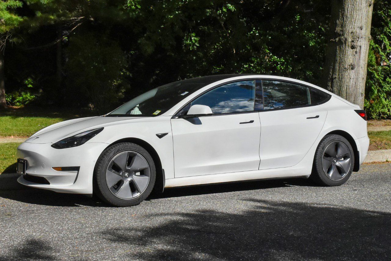 Used 2021 Tesla Model 3 Standard Range Plus RWD image 2