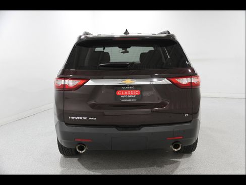 Used 2021 Chevrolet Traverse LT image 21