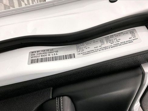 Used 2025 Jeep Grand Cherokee Laredo X image 38