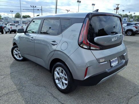 Used 2025 Kia Soul LX w/ LX Technology Package FWD image 6