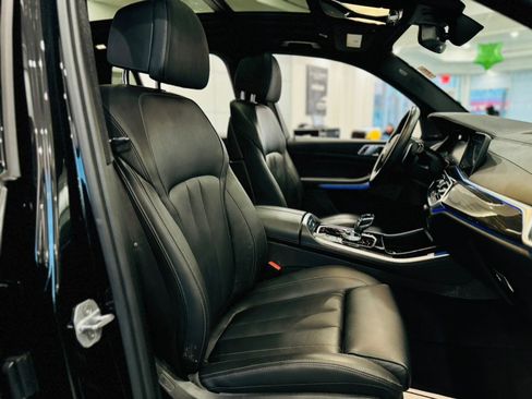 Used 2020 BMW X5 M50i image 21