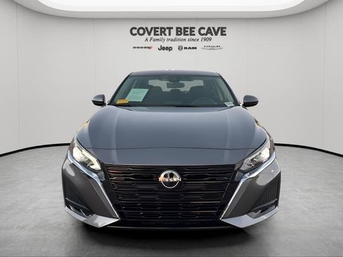 Used 2023 Nissan Altima 2.5 SV image 2