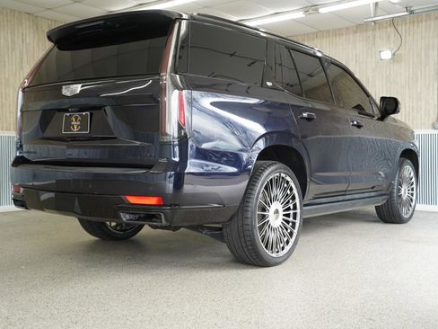 Used 2021 Cadillac Escalade Sport Platinum w/ LPO, ONYX Package image 10