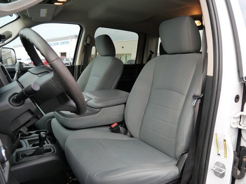Used 2018 RAM 2500 Tradesman w/ Chrome Appearance Group AWD/4WD image 11