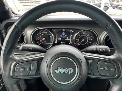 Used 2022 Jeep Gladiator Willys image 23