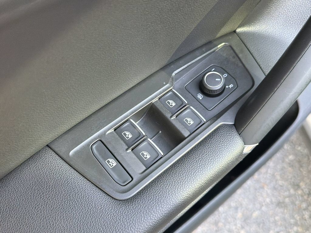 Used 2020 Volkswagen Tiguan SE R-Line FWD image 23